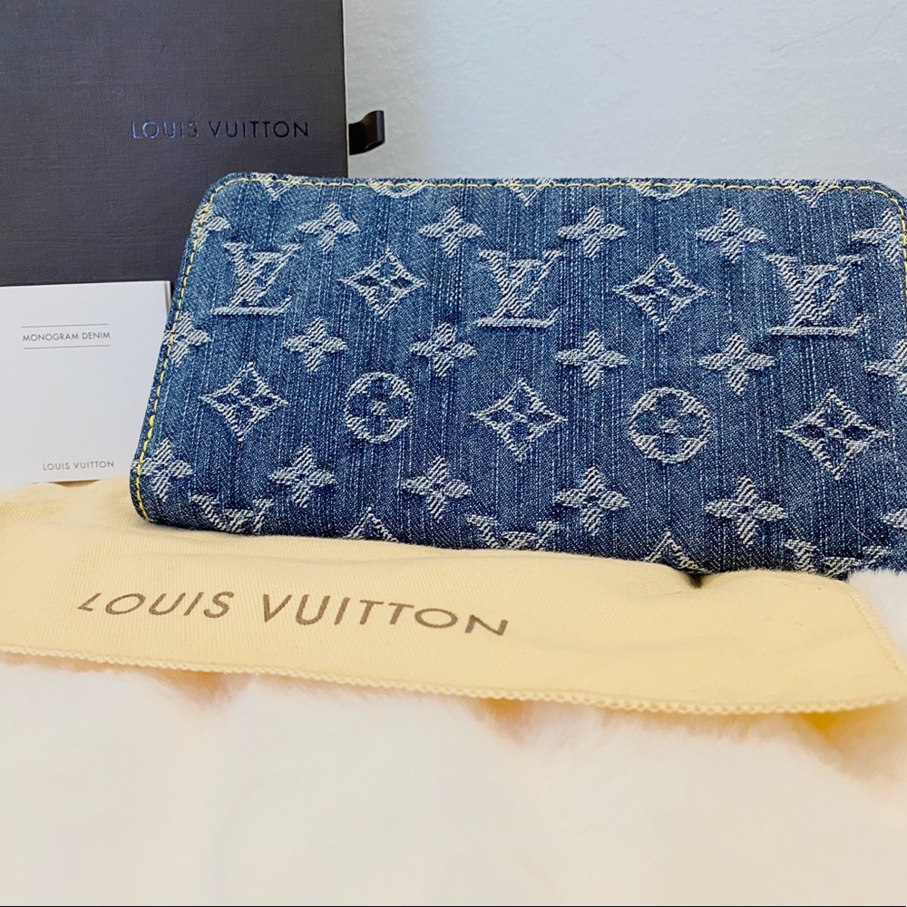 Vintage 2005 LOUIS VUITTON Denim Zippy Wallet Blue